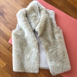 Faux Fur Vest in Cream suede like interior amazing soft ! clean look! Med great!